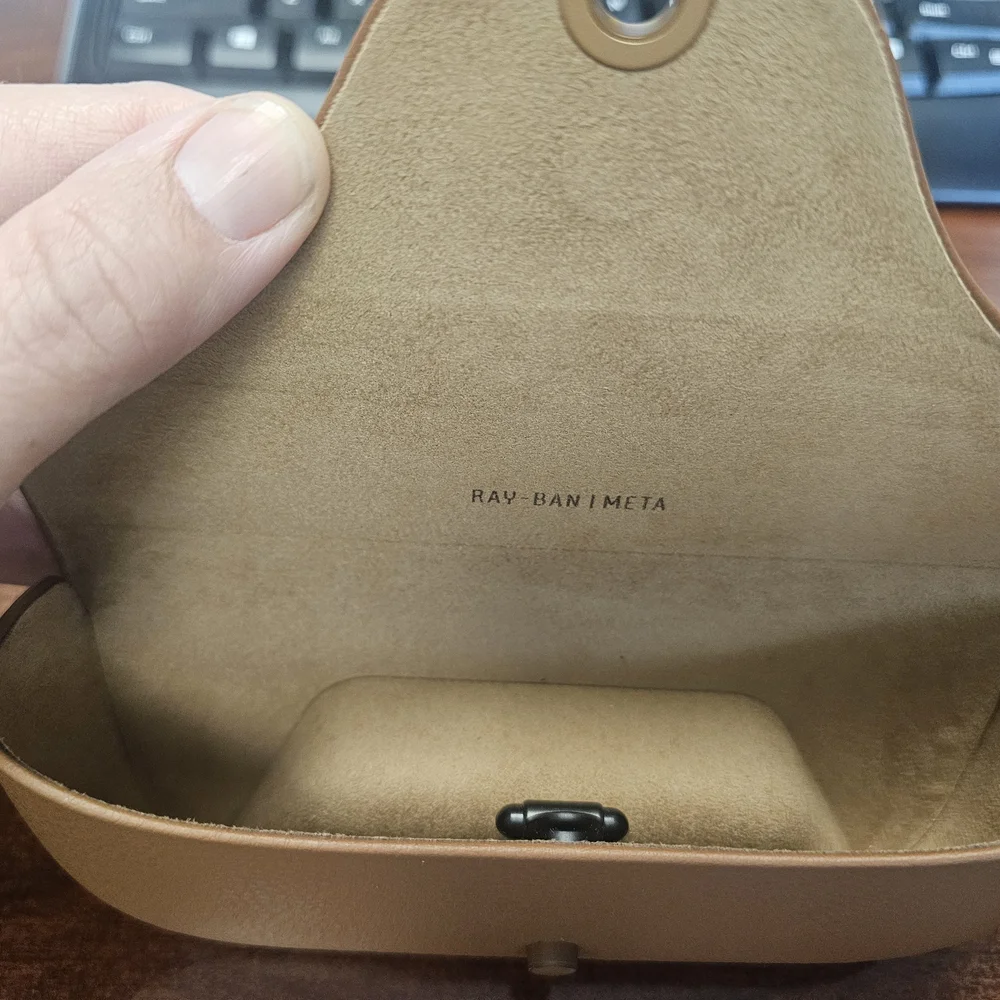 GENUINE RayBan Meta Charger Case - gently used, works perfectly.